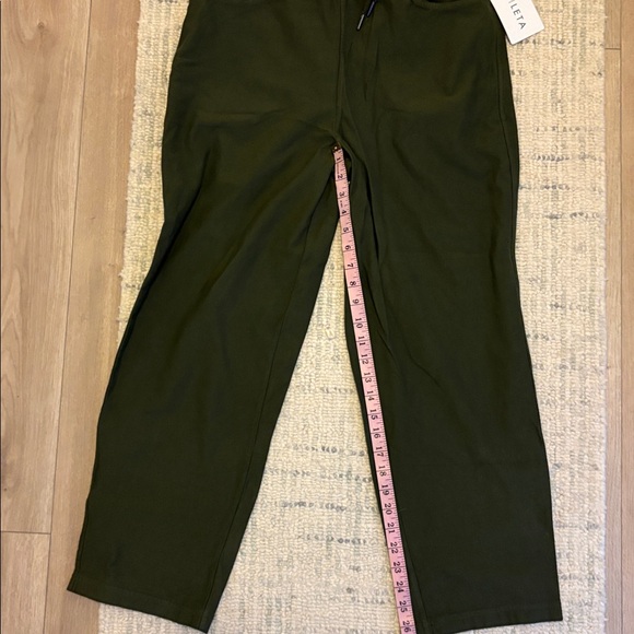 Athleta Women's Green Farallon Ankle Pants NWT - Picture 9 of 10